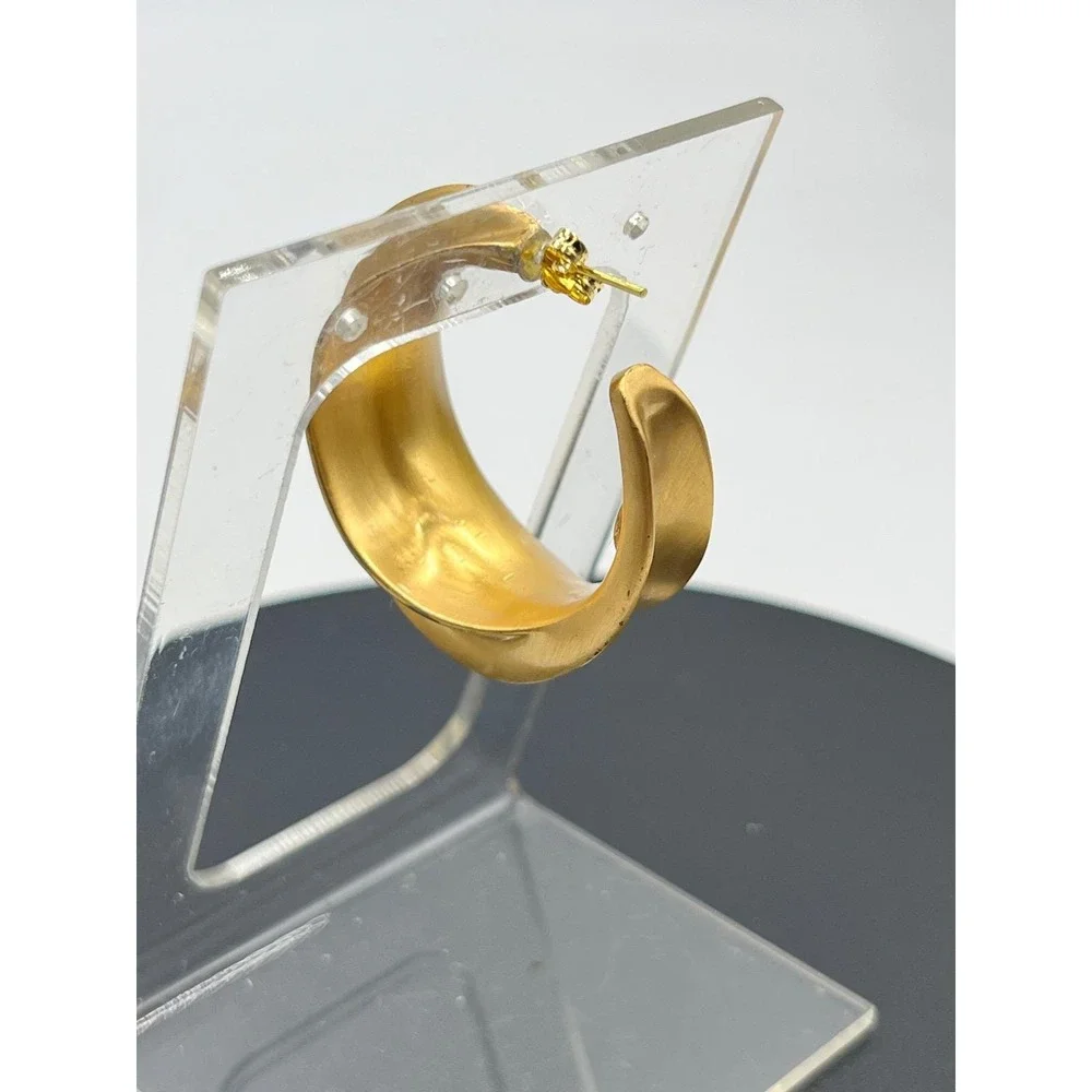 Kenneth Lane KJL Vintage Gold Tone Wider Hoop Clip on Earring  * Single - Picture 6 of 13